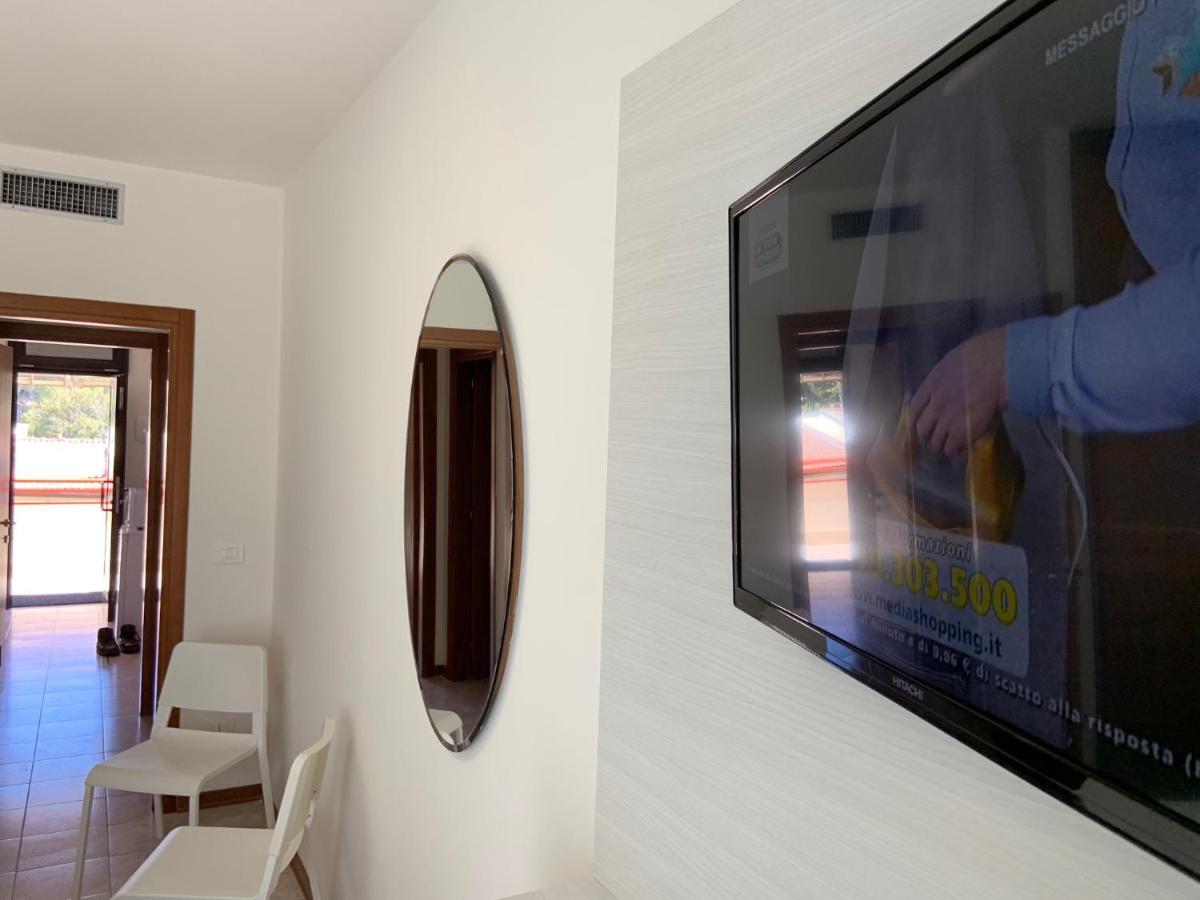Suites Marilia Apartments Pool Side - Suite Livorno Holiday Home Group Екстер'єр фото
