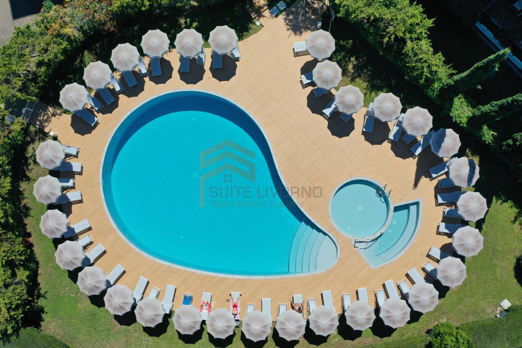 Suites Marilia Apartments Pool Side - Suite Livorno Holiday Home Group Екстер'єр фото