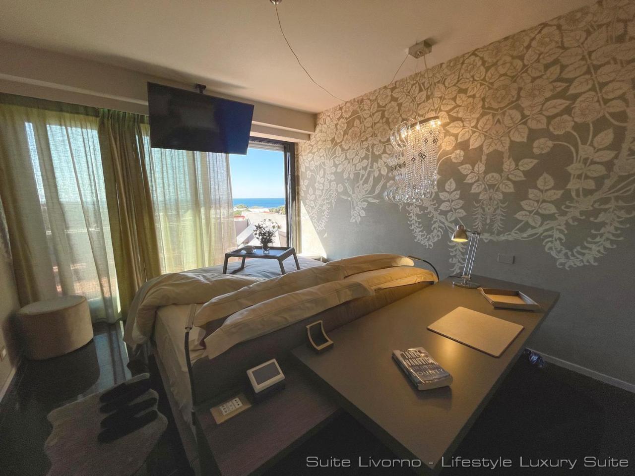 Suites Marilia Apartments Pool Side - Suite Livorno Holiday Home Group Екстер'єр фото