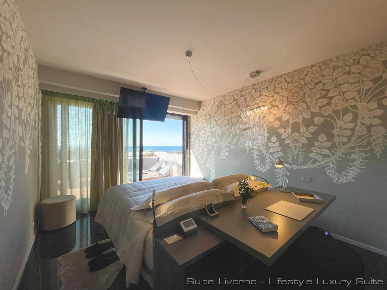 Suites Marilia Apartments Pool Side - Suite Livorno Holiday Home Group Екстер'єр фото